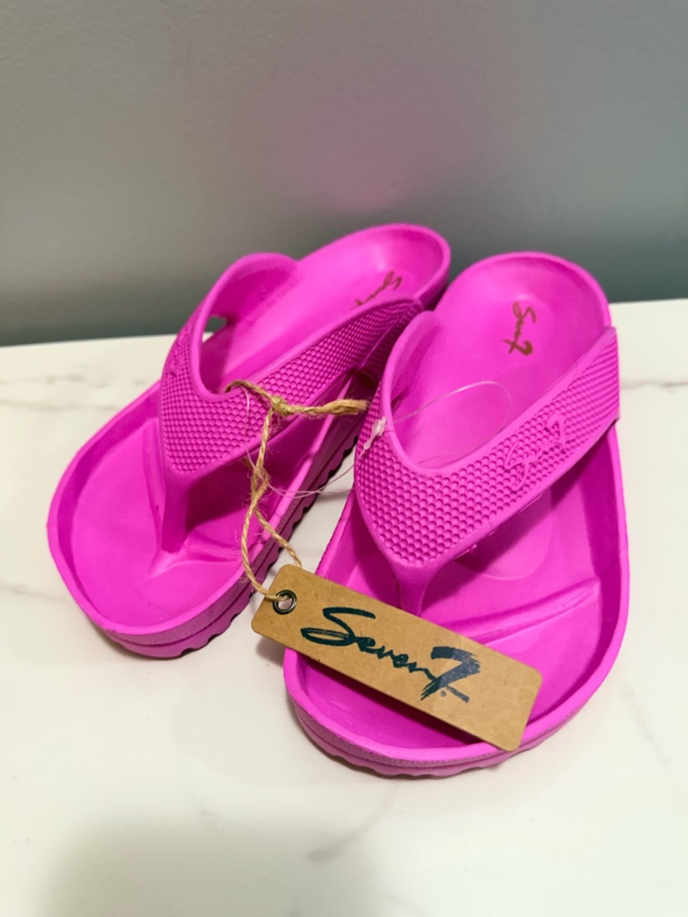 Seven7 Women's Pink Foam Flip Flop Sandals size 6